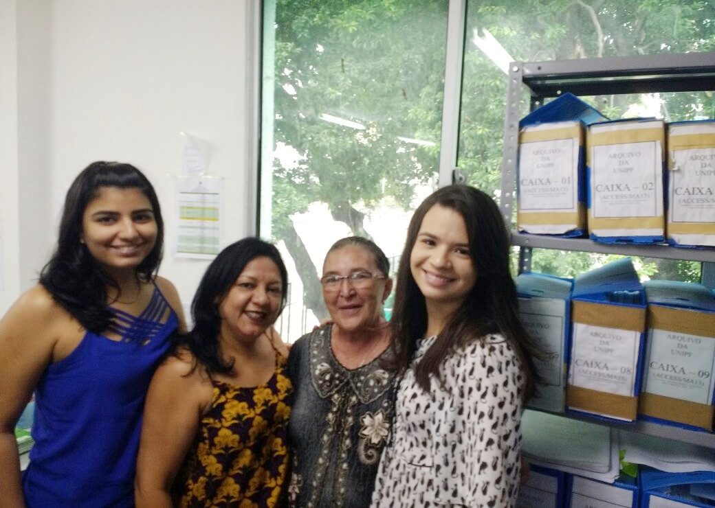 Dona Tereza Chaves e equipe do setor de titulação