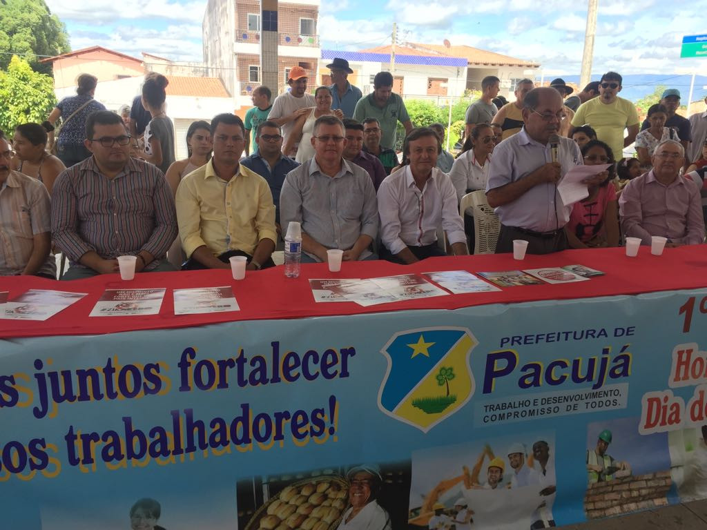 Entrega de títulos em Pacujá e Santana do Aracau