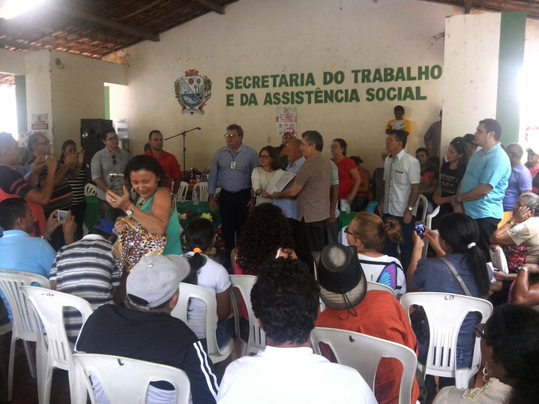 Entrega de títulos em Pacujá e Santana do Aracau