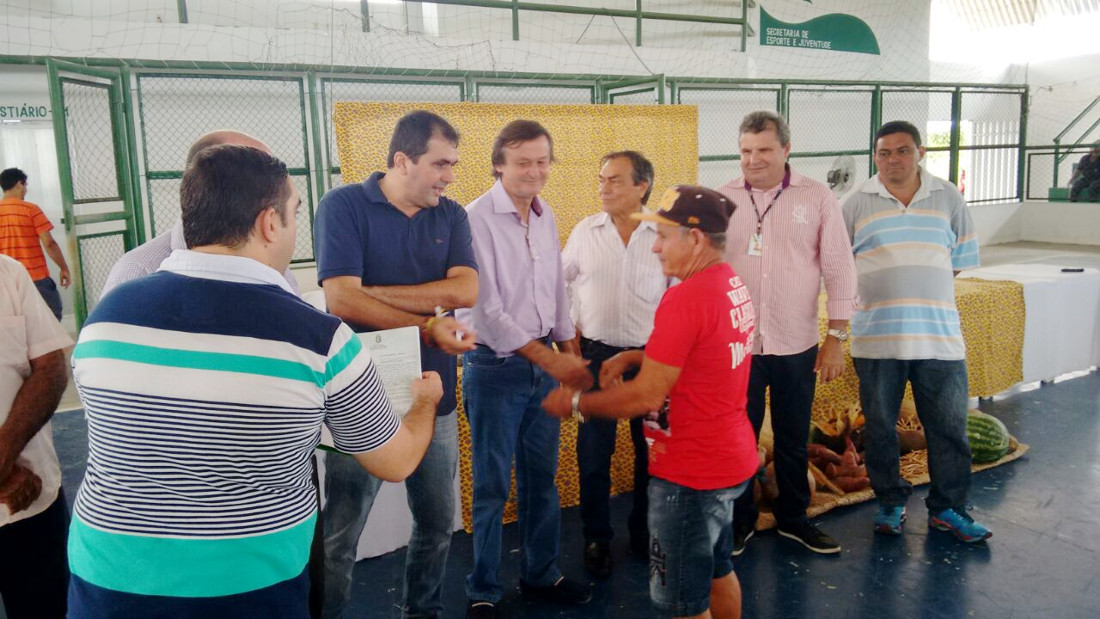 Entrega de Títulos em Cruz