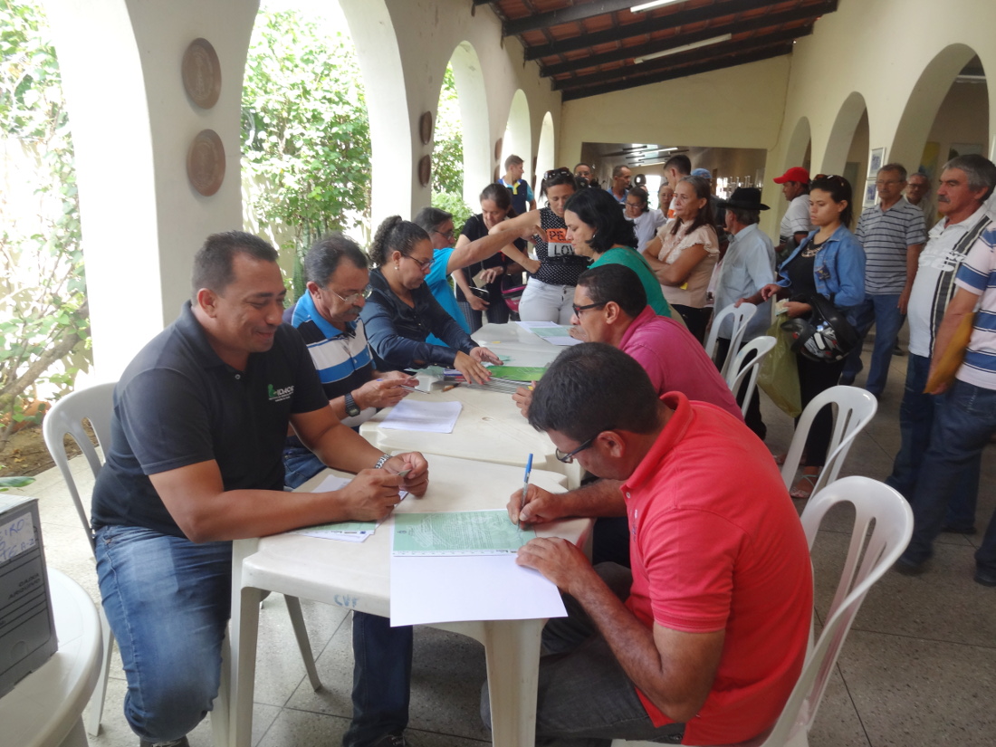 SDA e Idace fazem segunda entrega de títulos em Limoeiro do Norte