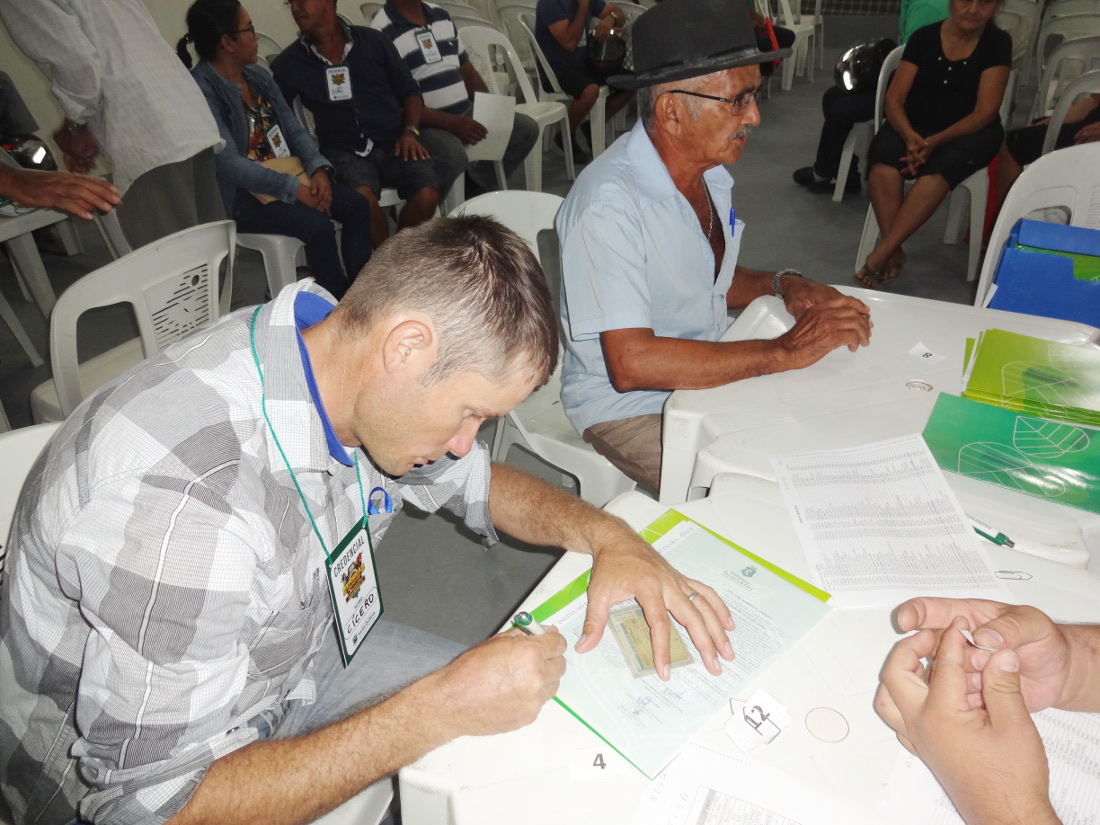 Idace entrega 152 títulos de terra em Santa Quitéria