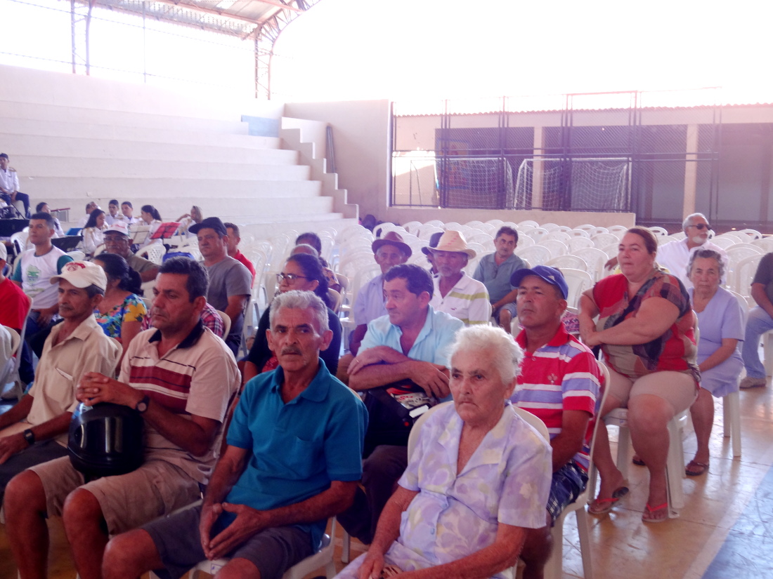 Agricultores recebem título de propriedade rural em Marco