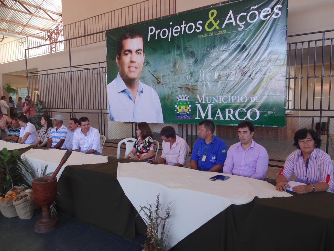 Agricultores recebem título de propriedade rural em Marco