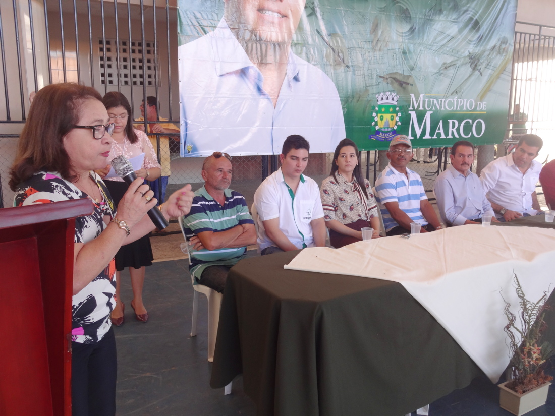 Agricultores recebem título de propriedade rural em Marco