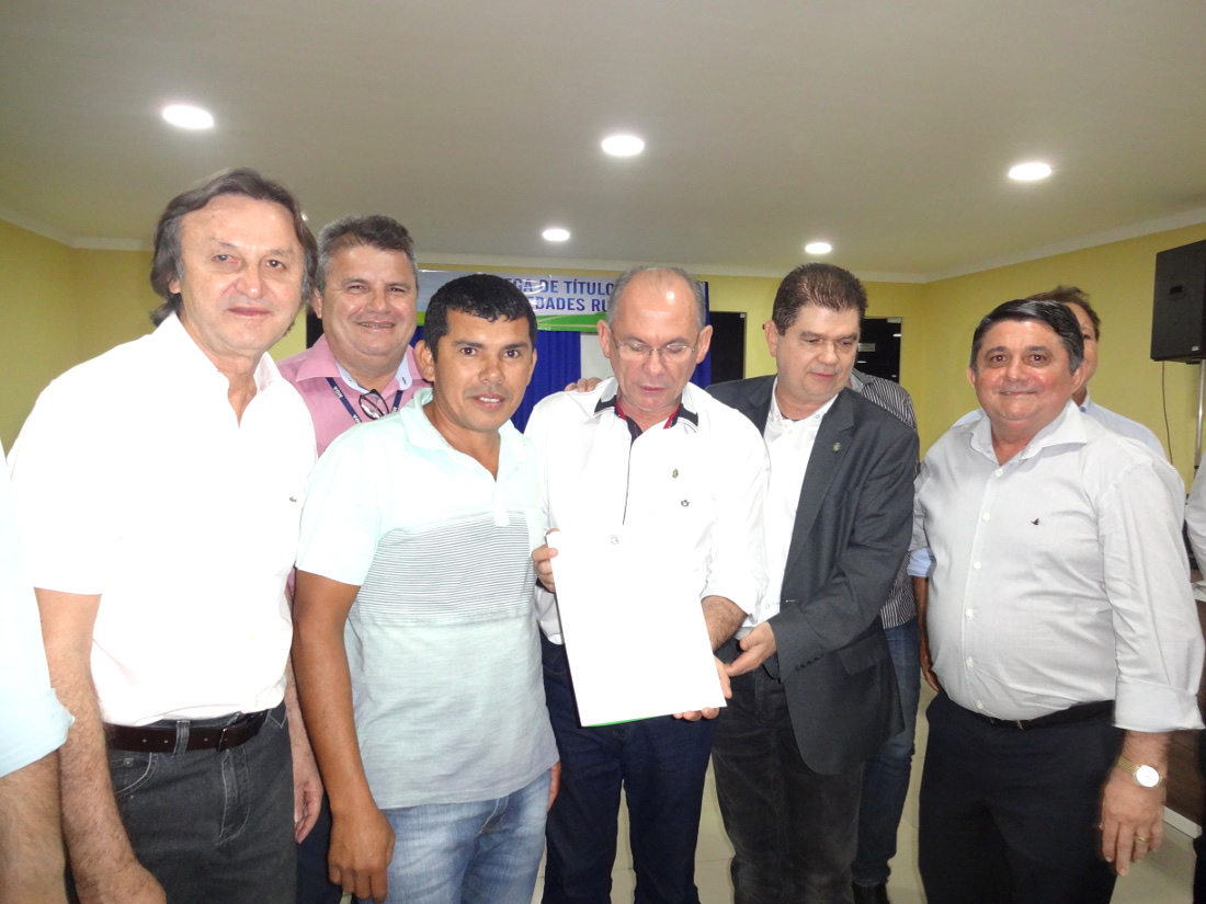 Idace entrega 111 títulos Pentecoste