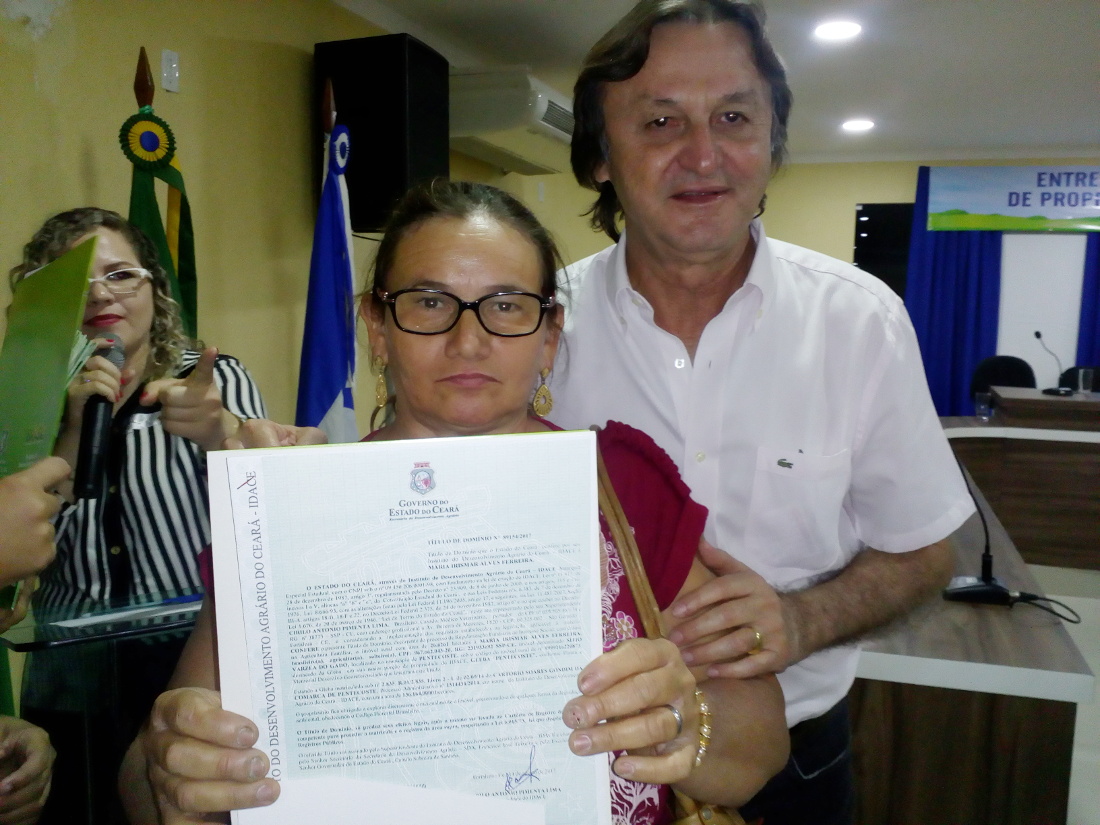 Idace entrega 111 títulos Pentecoste