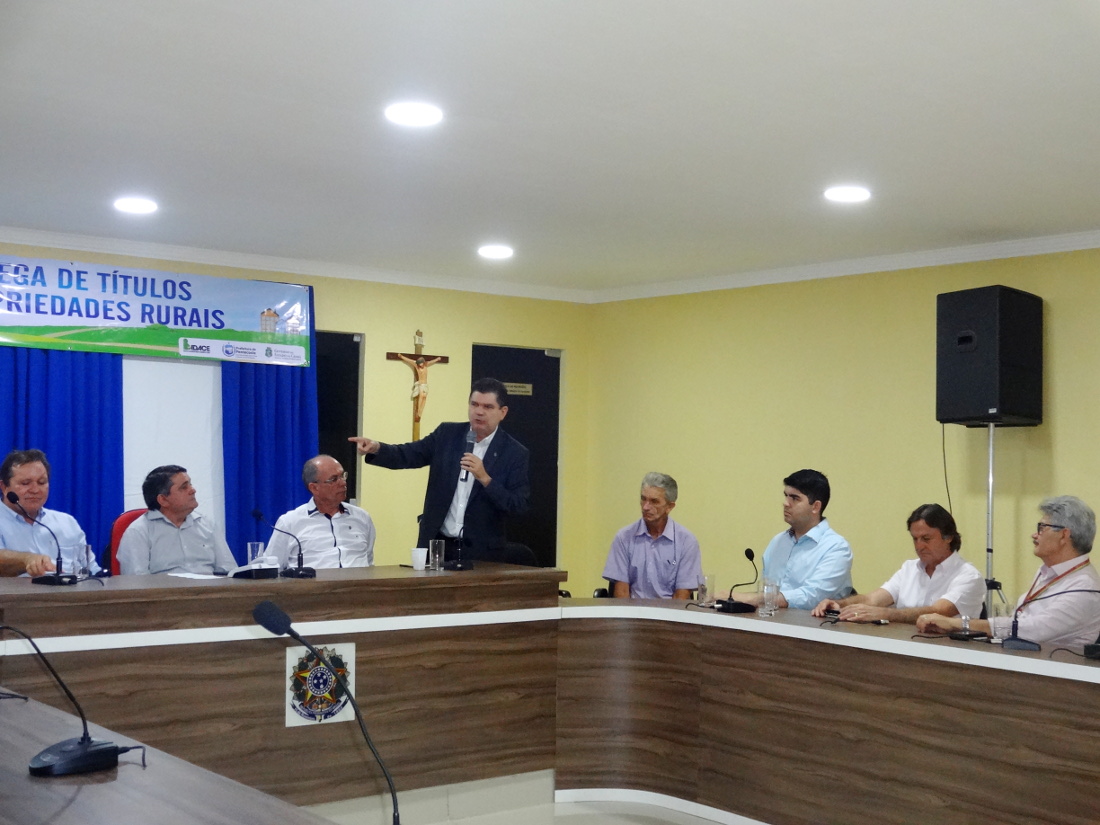 Idace entrega 111 títulos Pentecoste