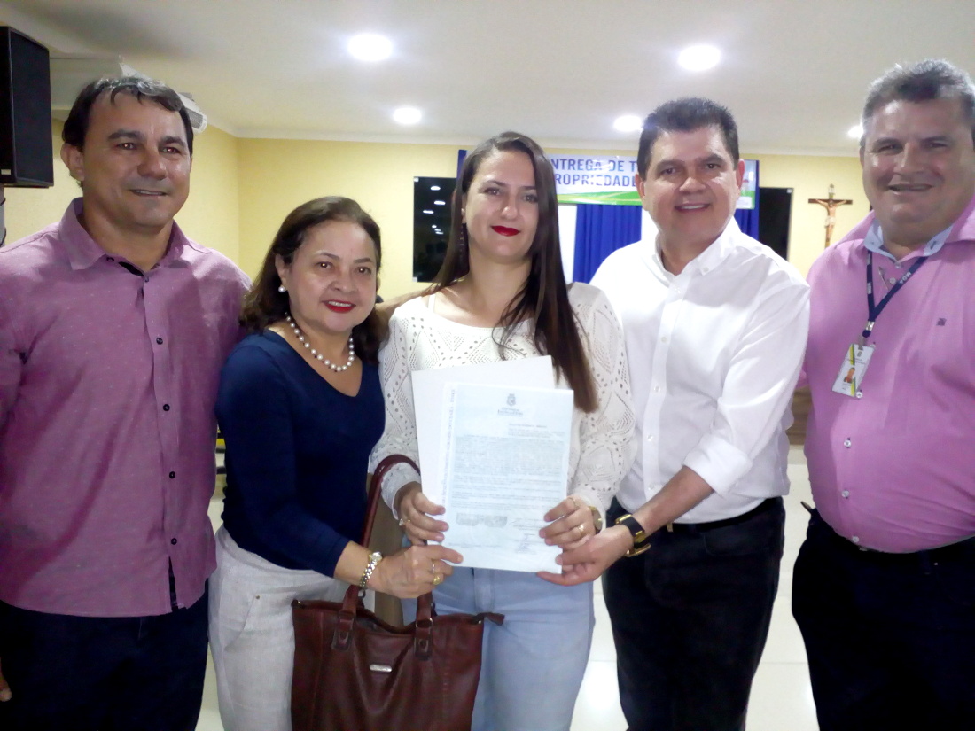 Idace entrega 111 títulos Pentecoste