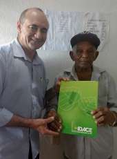 Seu Sebastião, 92 anos, recebe titulo da terra do IDACE em Miraíma – COLOCAR