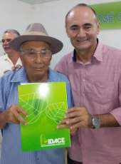 Superintendente do IDACE entrega 95 títulos da terra em Potiretama