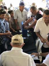 Governo do Ceará entregou 254 títulos de imóveis rurais e investiu na recuperação de estradas na região Norte