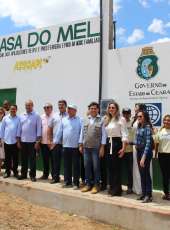 Ipu: 99 agricultores familiares comemoram entrega do título da terra