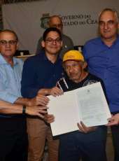 Mais de 700 agricultores familiares de Itapipoca recebem o título de terra