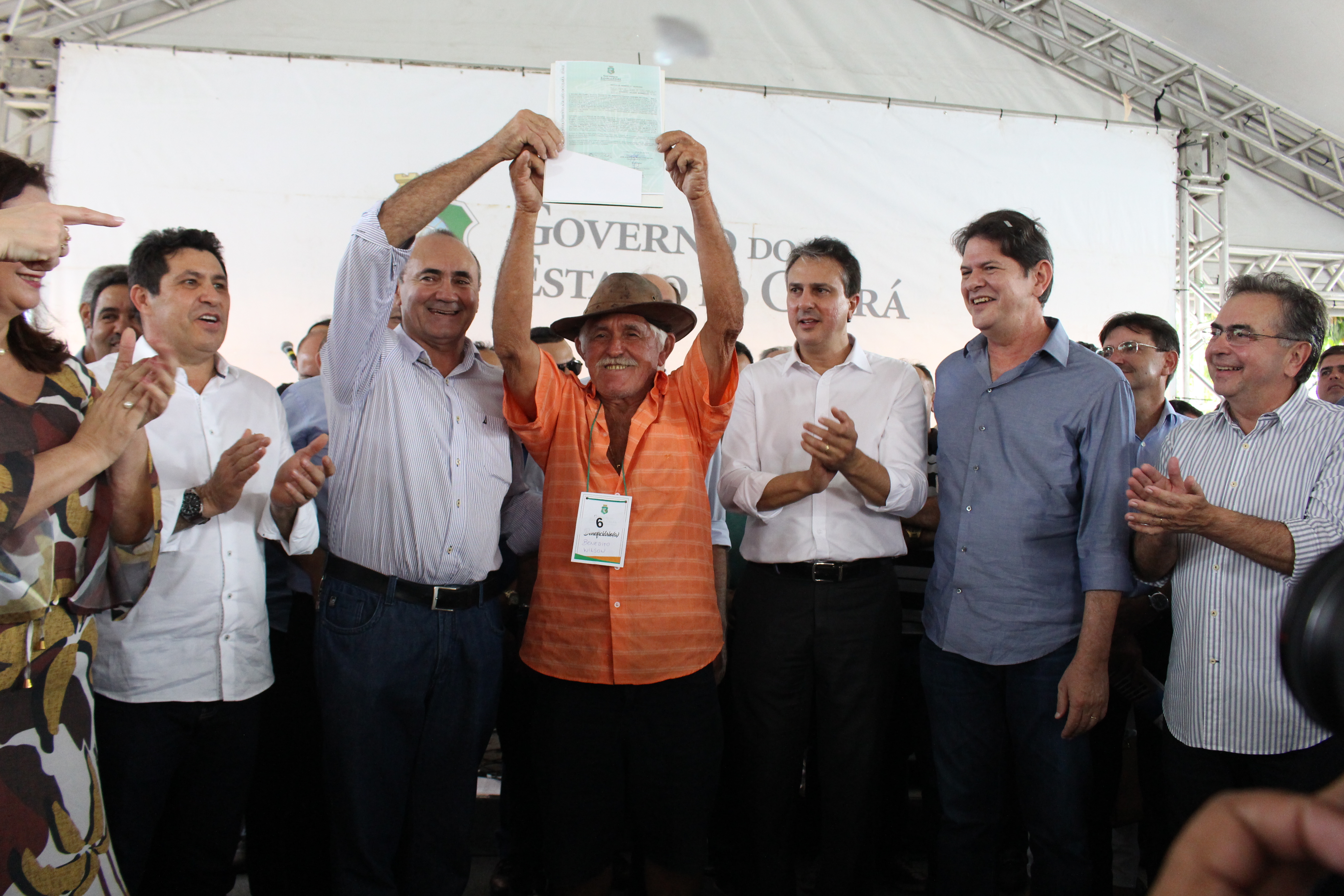 Governo do Ceará bate recorde na entrega de títulos de propriedade a agricultores familiares