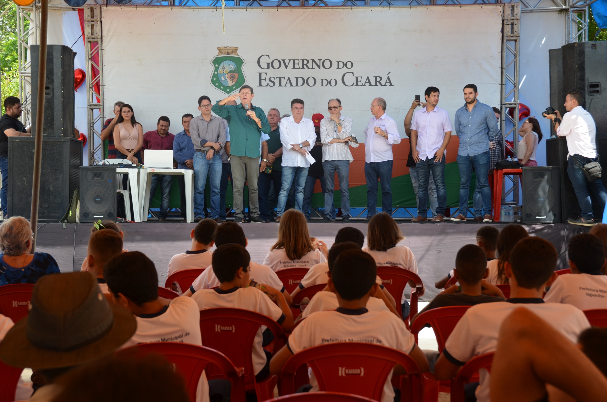 Jaguaribe comemora festa da padroeira com entrega de títulos de terra