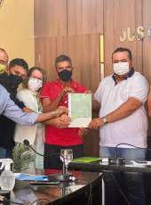 Títulos de propriedade rural e peças técnicas de imóveis rurais são entregues em Potiretama