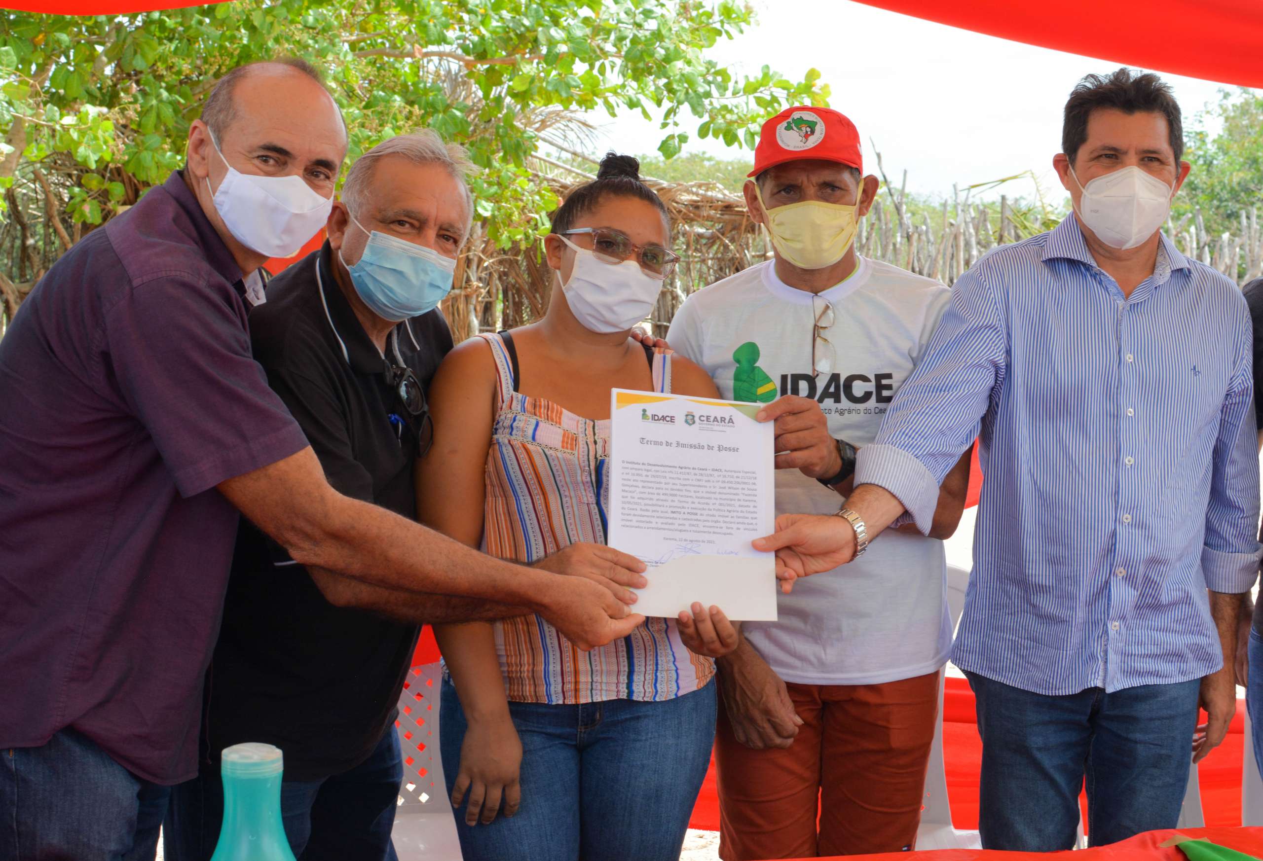 20 famílias de Itarema recebem a imissão de posse na terra.