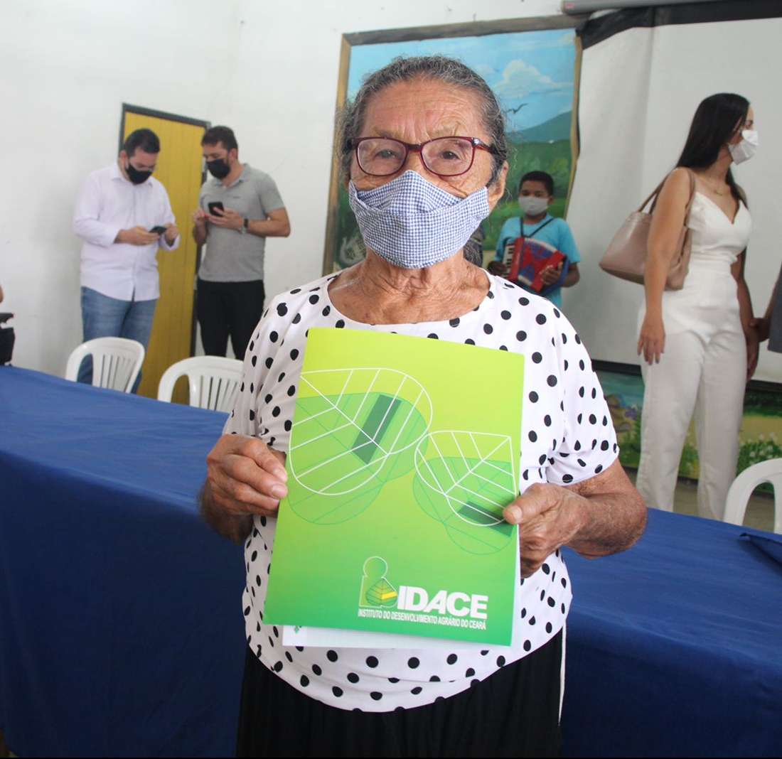 67 títulos de propriedade rural são entregues em Saboeiro