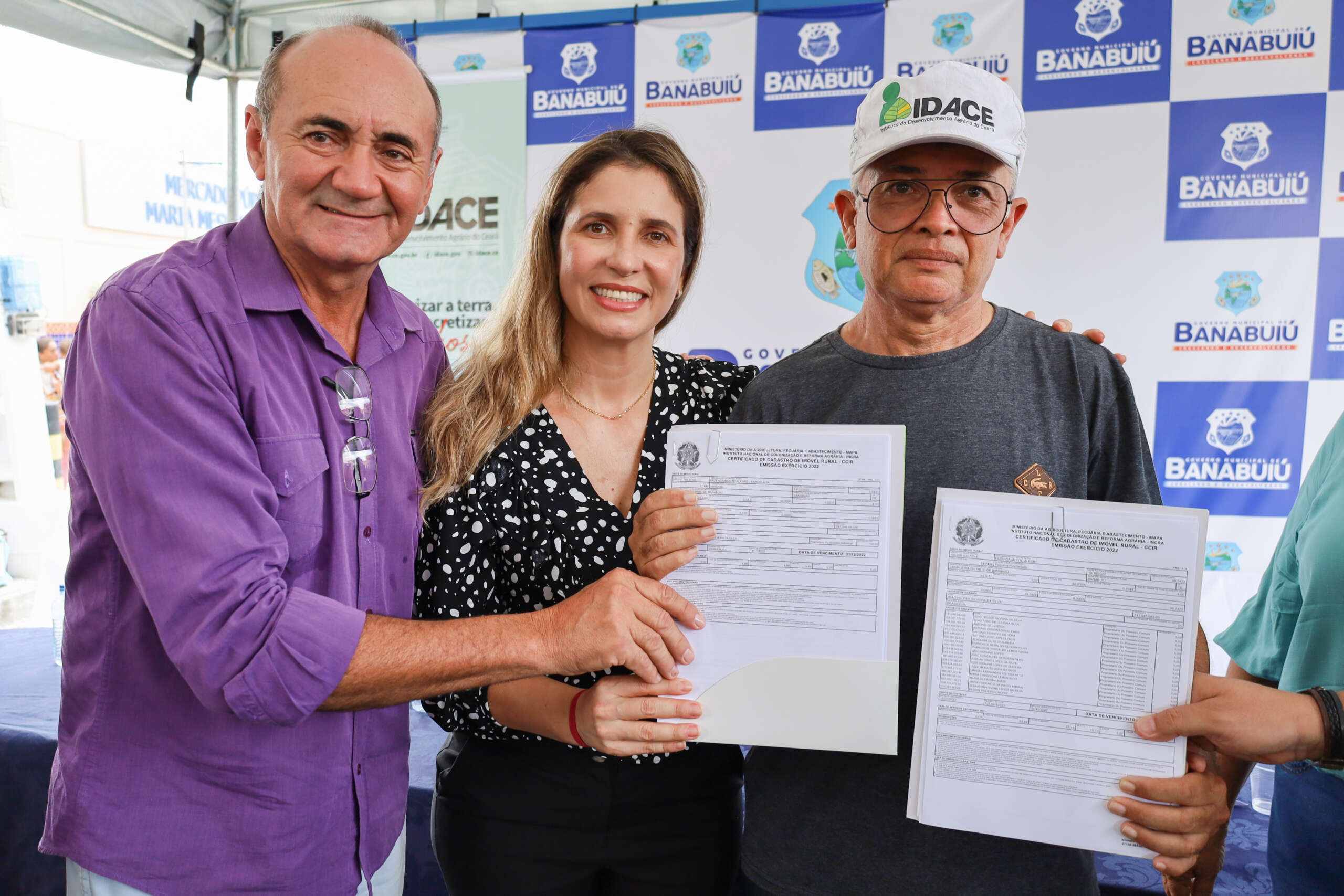 Peças técnicas e títulos de terra são entregues em Banabuiú