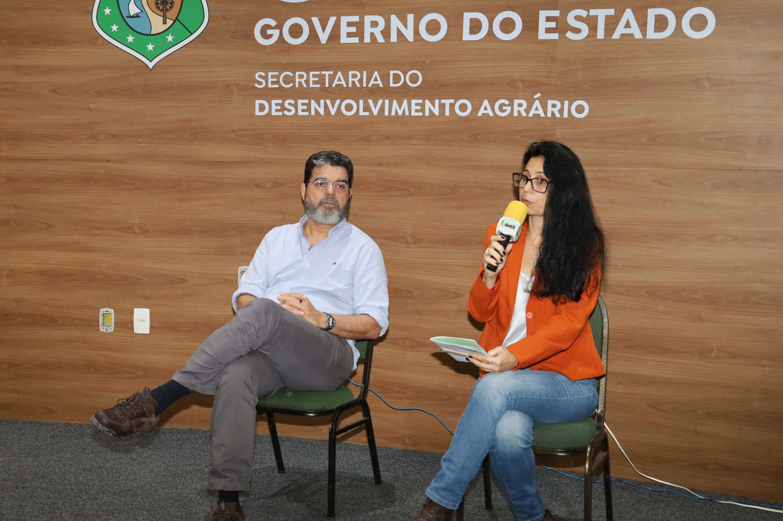 IDACE Debate é lançado com sucesso, abordando questões de desenvolvimento agrário e cartografia social no Ceará.