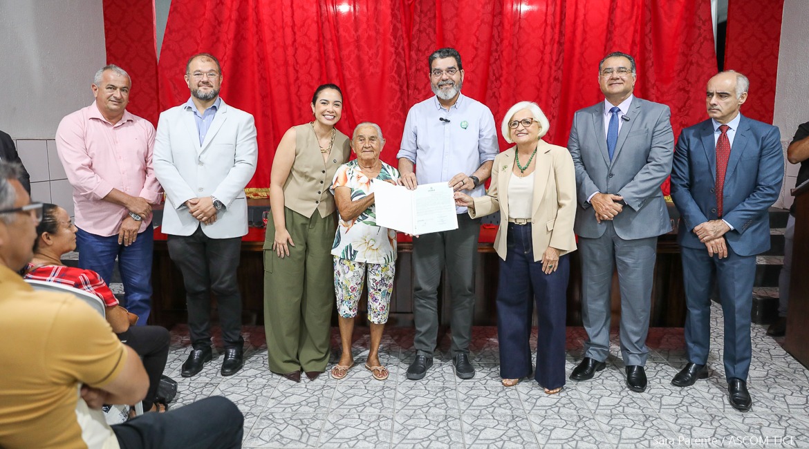 Na Semana do Solo Seguro, Idace entrega mais de 150 títulos de propriedade em Cascavel, com presença do TJCE