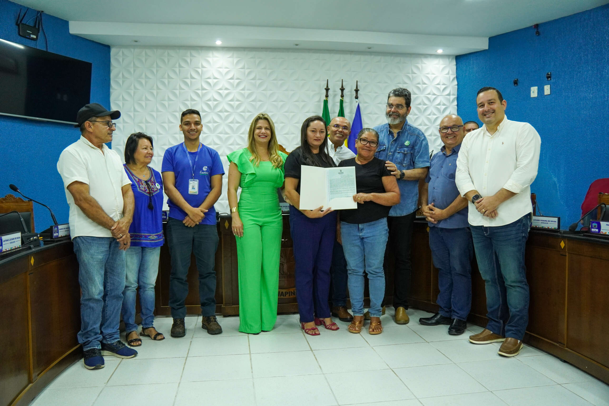 Governo do Ceará entrega mais de 150 títulos de propriedade rural em Ibiapina
