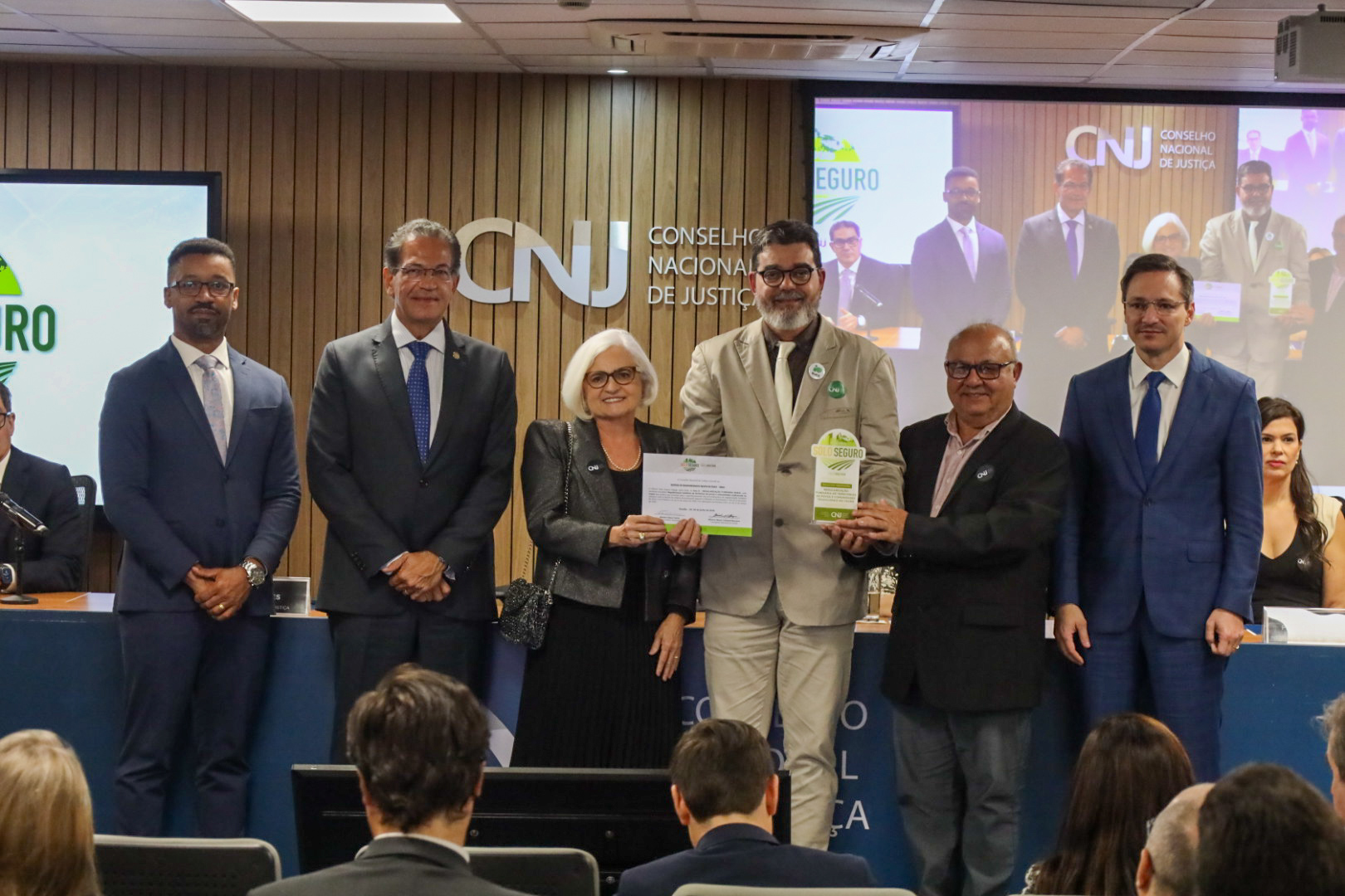 Por meio do Idace, Ceará recebe Prêmio Solo Seguro do CNJ em cerimônia nesta terça-feira (9), em Brasília